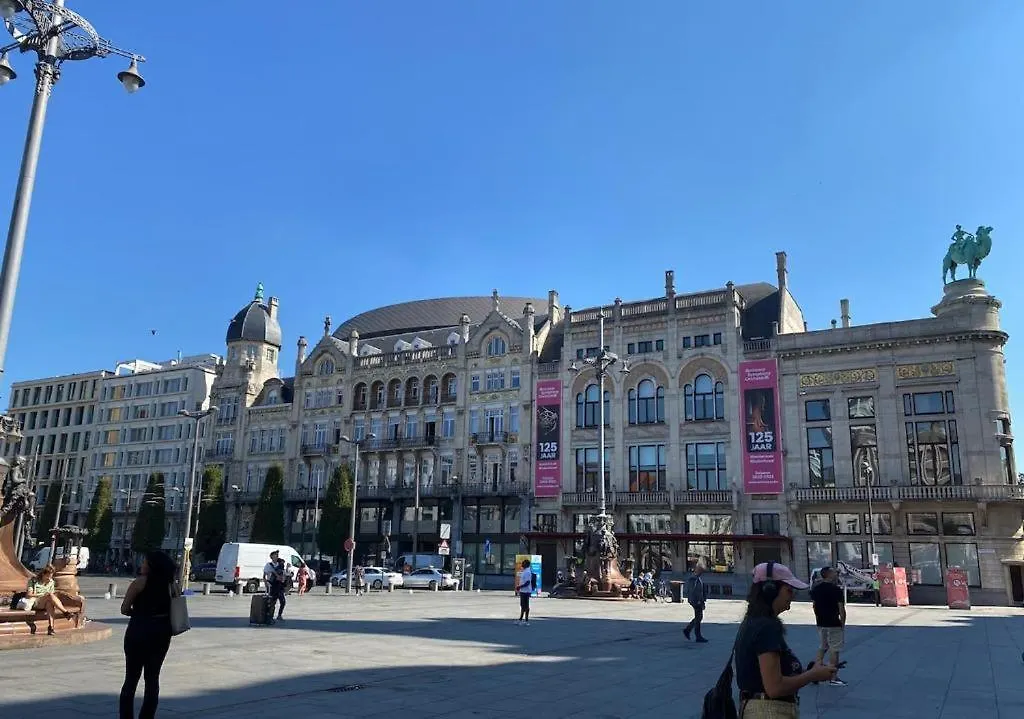Living History - Astrid Apartamento Antuérpia Bélgica